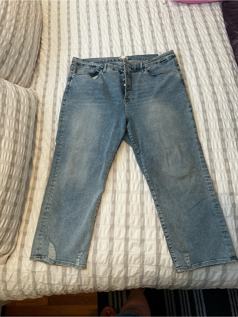 Good American Light Blue Boyfriend Jeans